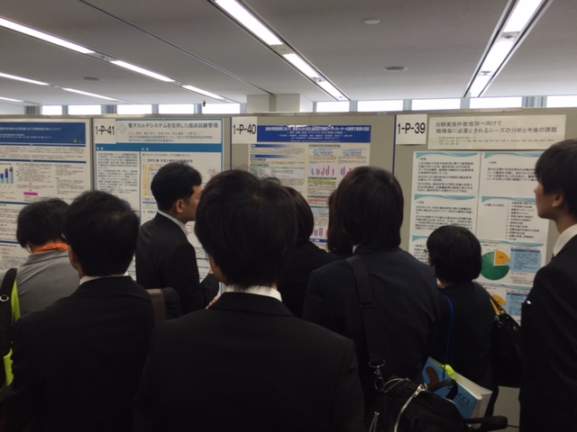 2016年12月1日 木 第37回日本臨床薬理学会学術総会にて 社会医療法人景岳会南大阪病院内科と共同研究し 副部長川口祐司先生がポスター発表いたしました 発表は盛況でした 医薬品の臨床試験とスピードアップを目指す株式会社プログレス